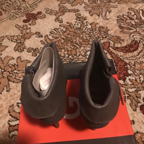 Size 8, New shoe bootie Grey - Picture 4 of 6